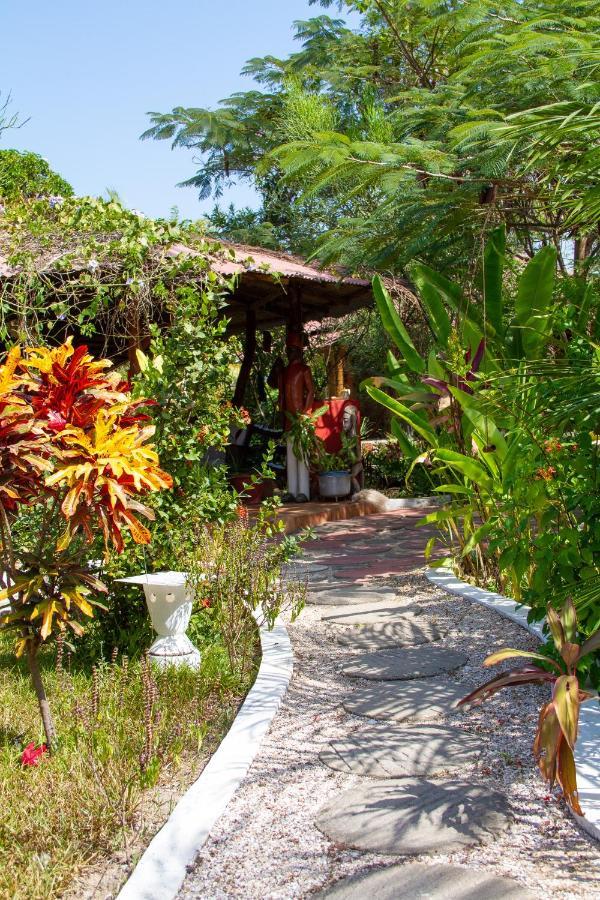 Mama Africa Art Residence & Art Center Gambia Tanji Buitenkant foto