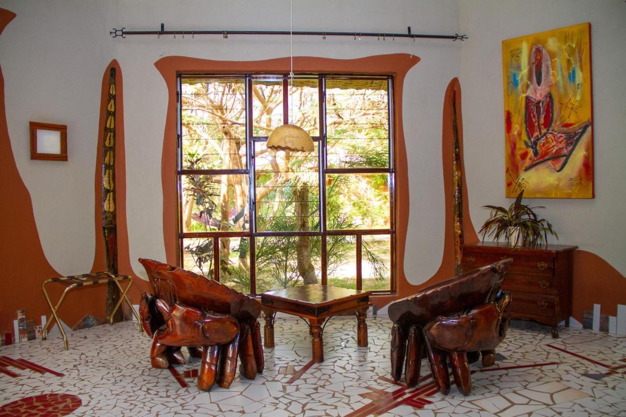 Mama Africa Art Residence & Art Center Gambia Tanji Buitenkant foto
