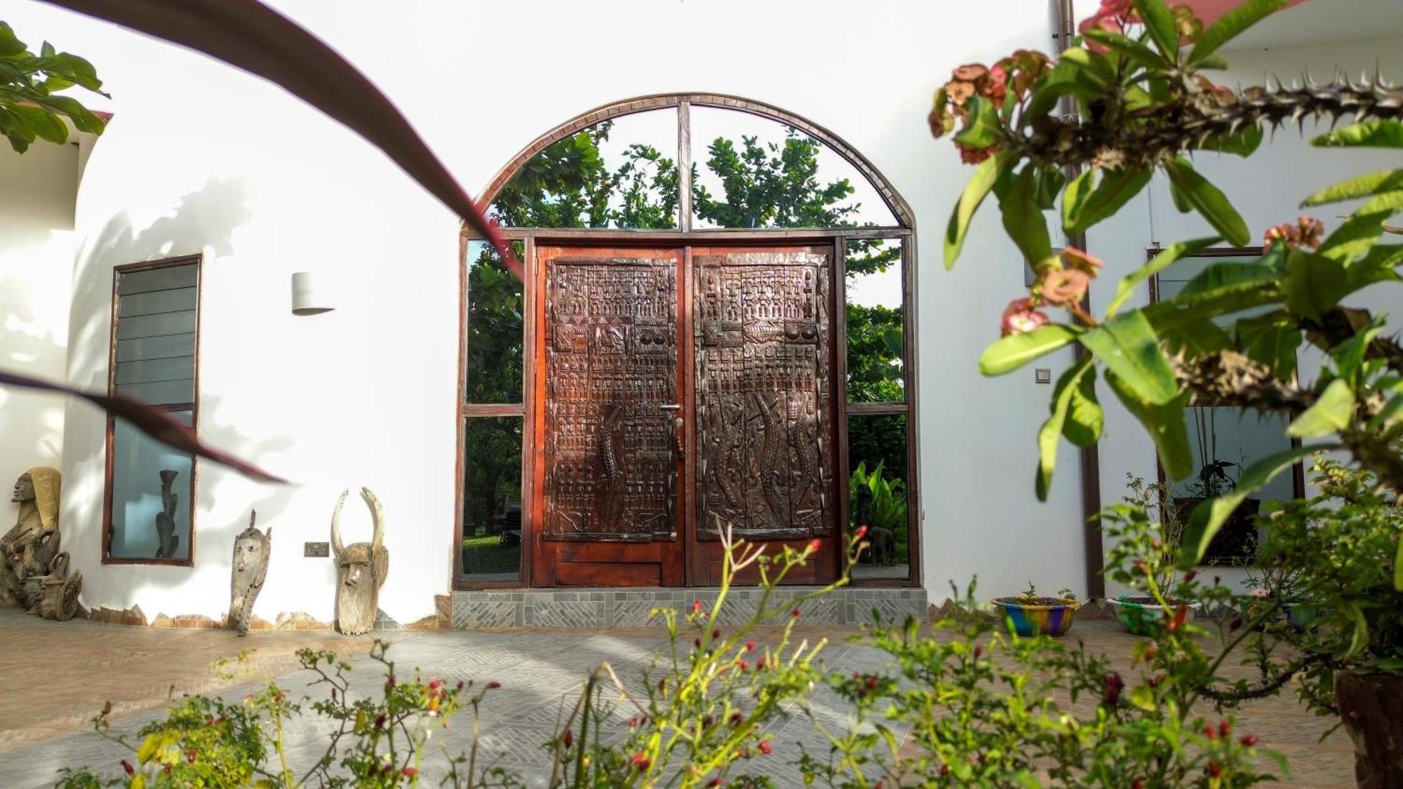 Mama Africa Art Residence & Art Center Gambia Tanji Buitenkant foto